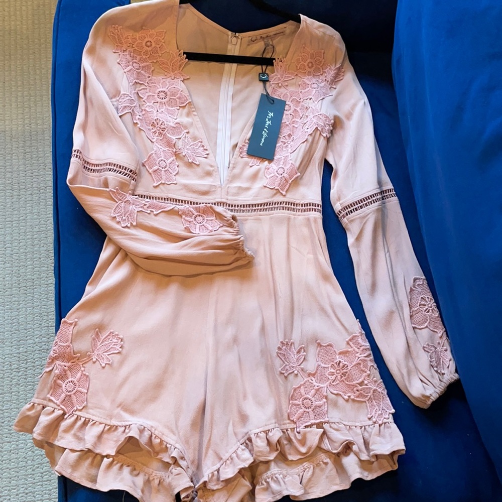 For Love and Lemons- never been worn
Lilou Floral Romper, dusty pink, Size S